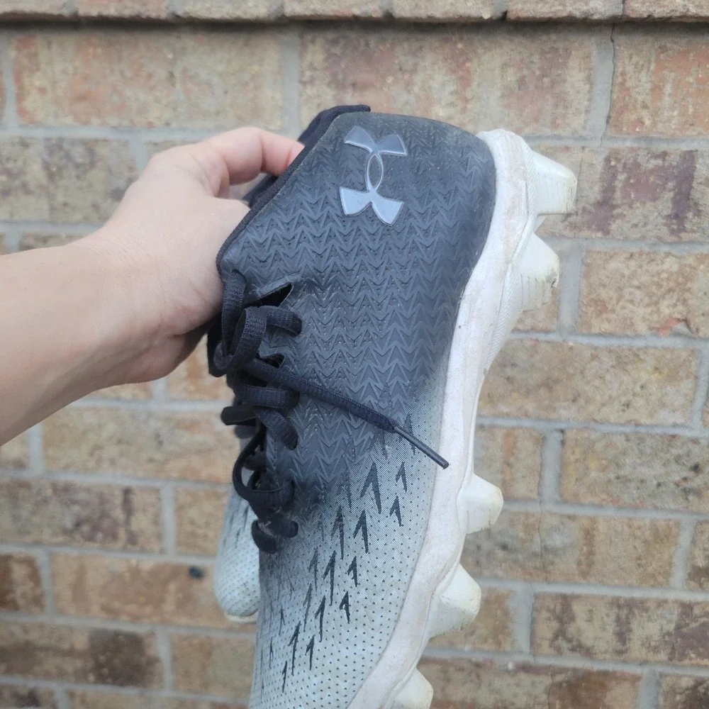 Under Armour Cleats Kids 6Y Black Blur Select MC JR Football Mid Top 3027320-001